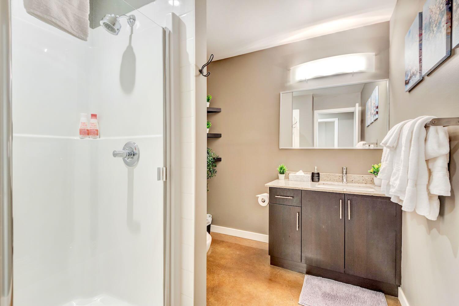 Modern 2Br Condo - King Bed - Downtown City Views YYC Eksteriør bilde
